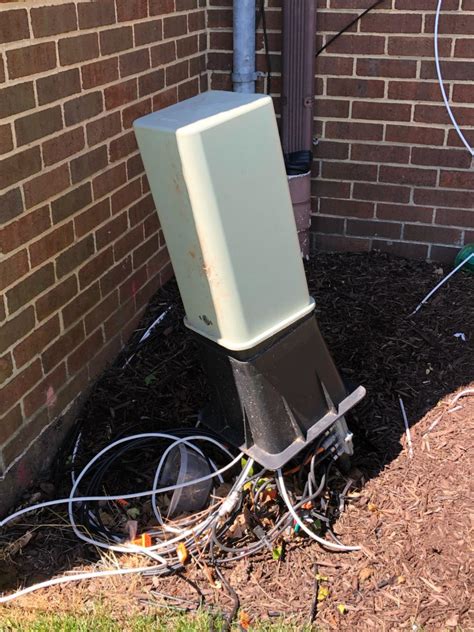 comcast junction box issues|How to connect Comcast to house through junction box.